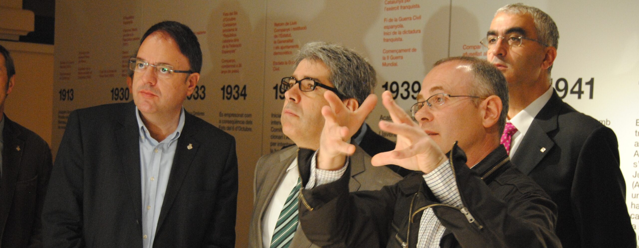 Francesc Homs visita l’exposició sobre Amat-Piniella, en plena polèmica pel vídeo de Telemadrid que equipara catalanisme i nazisme