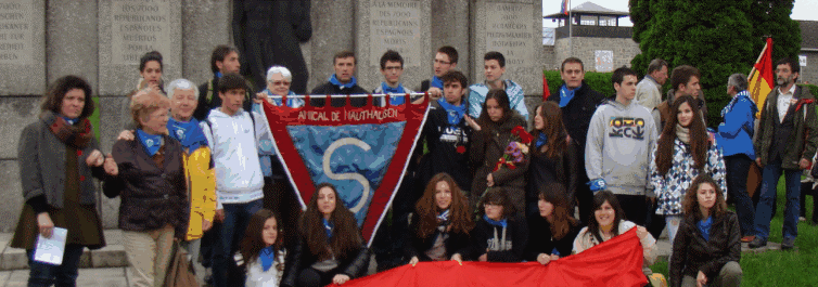 L’homenatge davant el monument als republicans espanyols posa fi al viatge dels estudiants manresans a Mauthausen